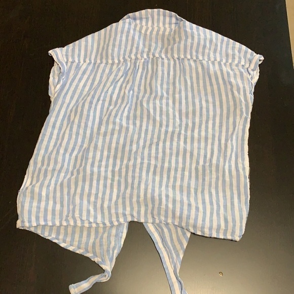 Old Navy linen blend button up top - Picture 2 of 4